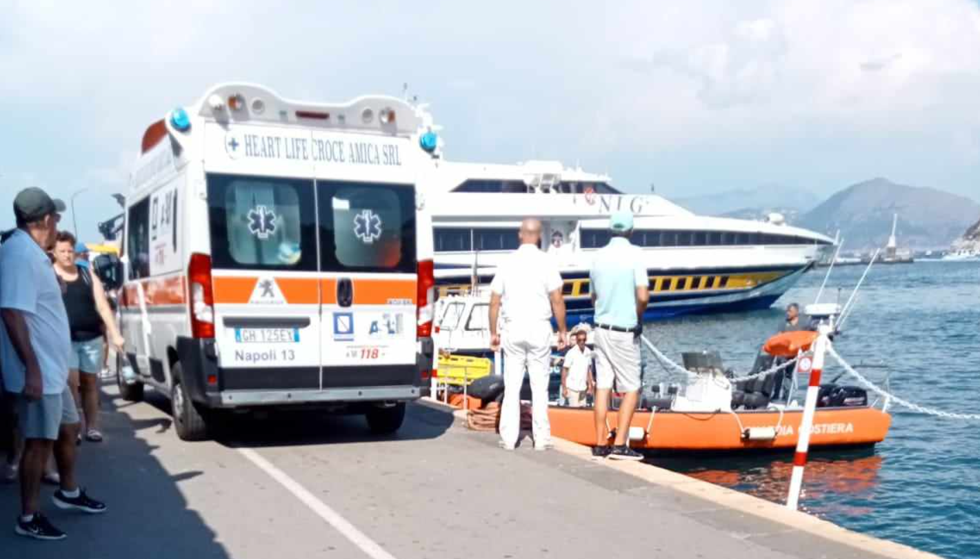 Grave emergenza medica su uno yacht nelle acque di Capri, soccorso un componente dell’equipaggio