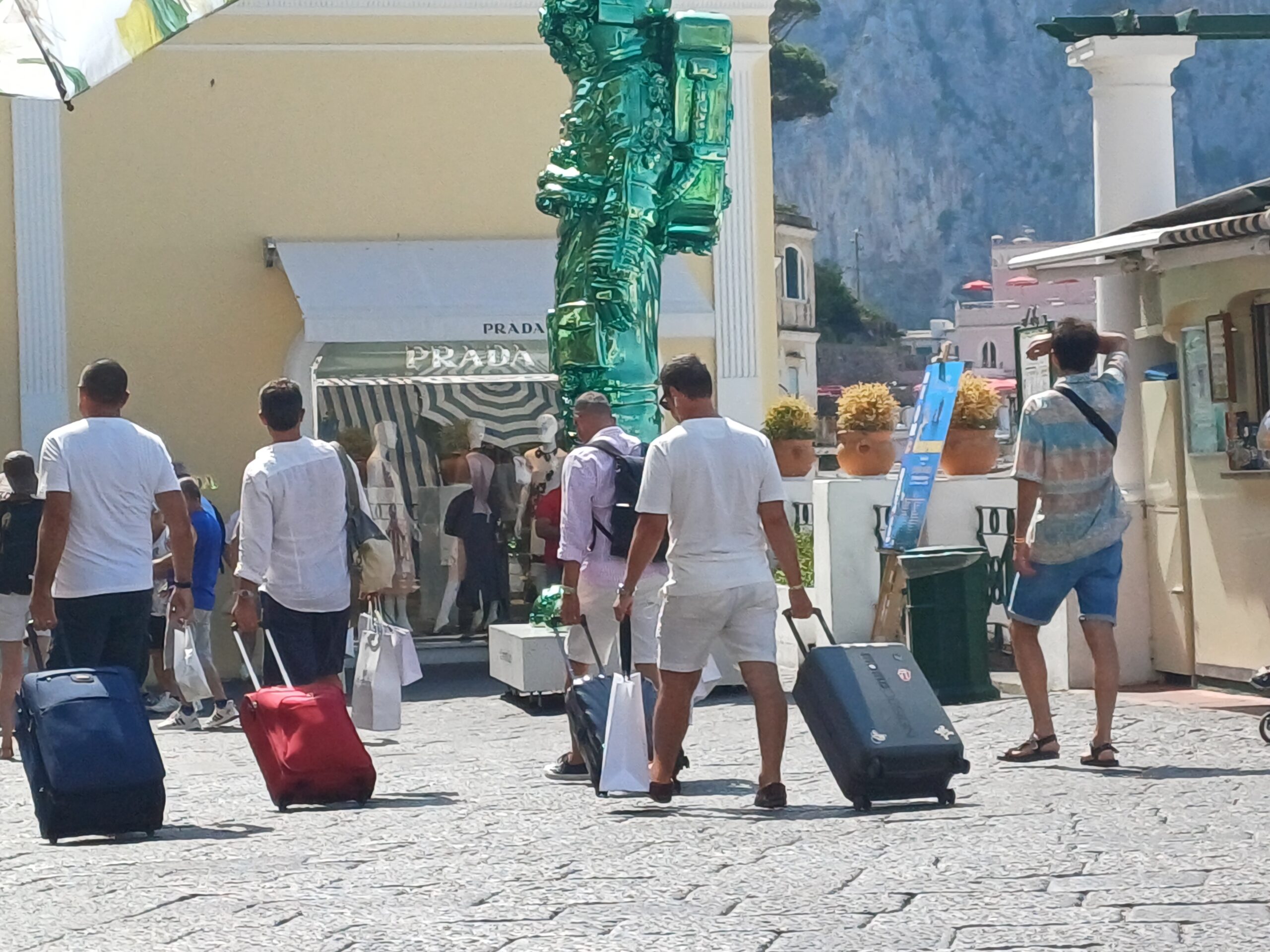 Arriva settembre, scatta il “trolley day” del controesodo: molte partenze a conclusione delle vacanze a Capri