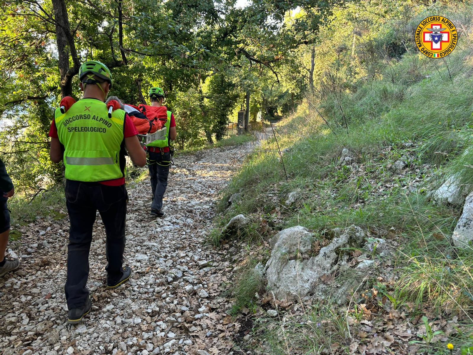 Si smarrisce lungo un sentiero ad Anacapri e cade procurandosi un trauma alla caviglia, intervento dei soccorritori