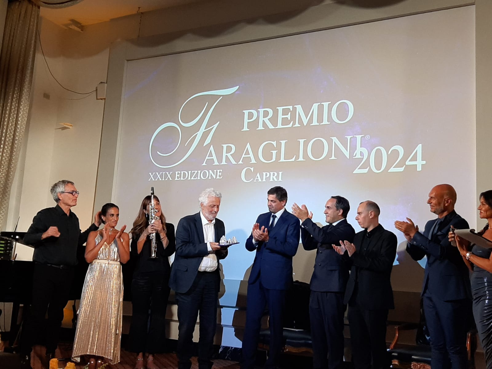 Premio Faraglioni 2024, intensa serata tra musica ed emozioni con Nicola Piovani e Noa