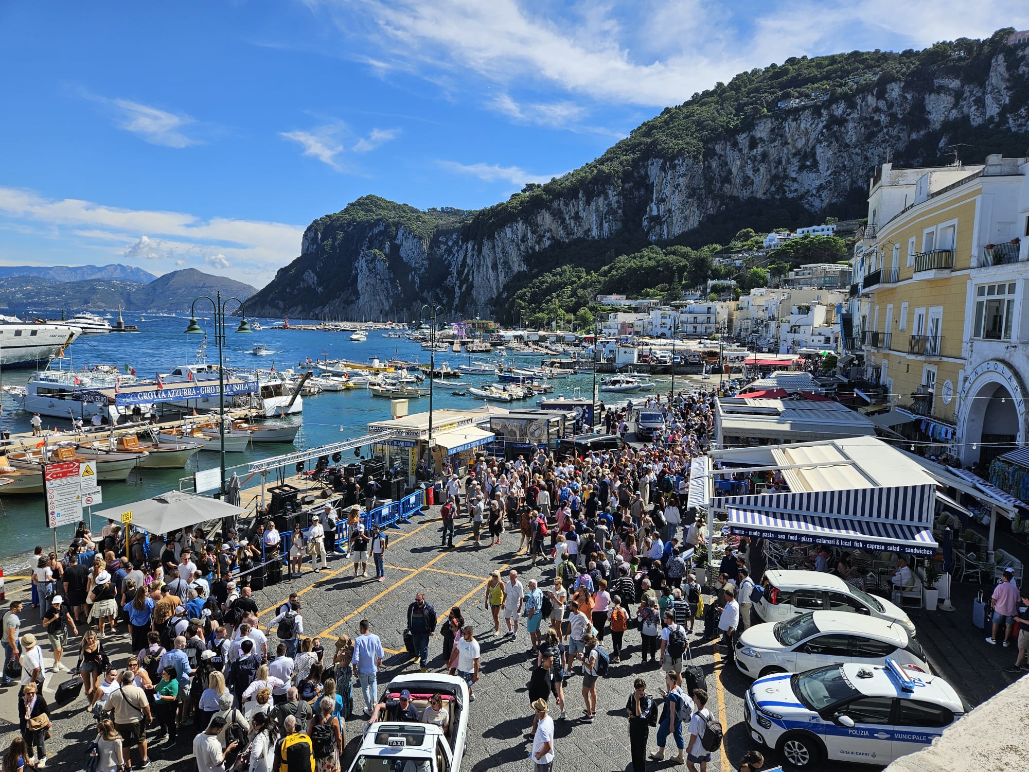 Domenica di metà settembre con il pienone a Capri (photogallery)