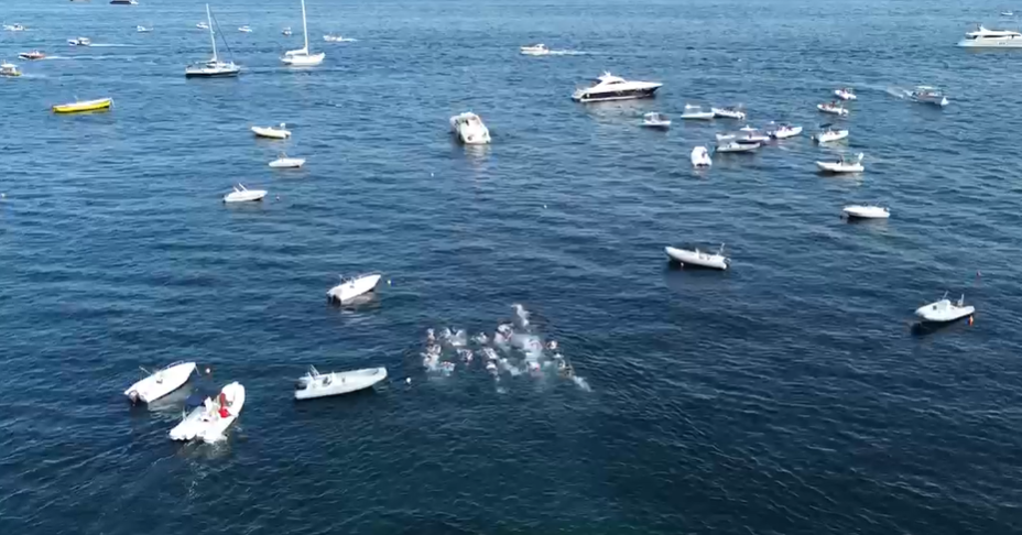 Nuoto: la Capri-Napoli in uno straordinario video dal drone