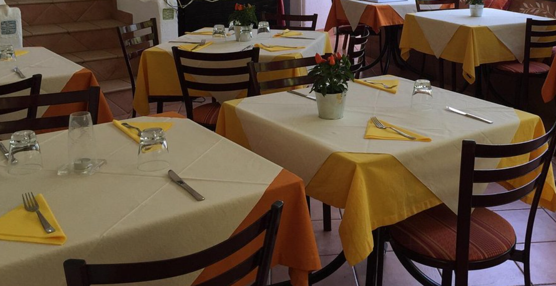 Cenano al ristorante ad Anacapri e vanno via senza pagare il conto, individuati grazie alle telecamere e al passaparola