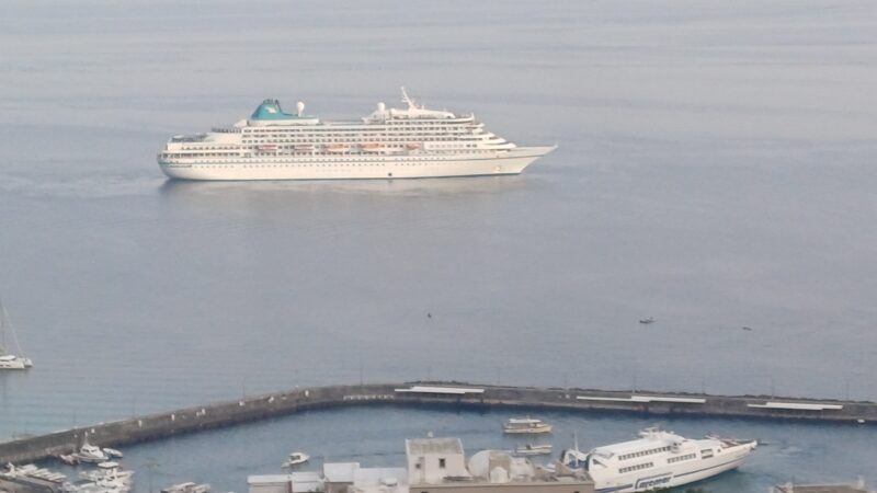 A Capri la nave da crociera Amera della Phoenix Reisen