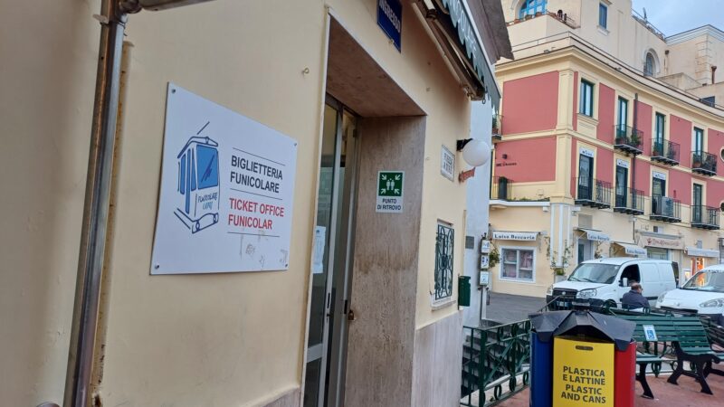 Nuovo stop alla funicolare di Capri: ancora disagi per gli utenti