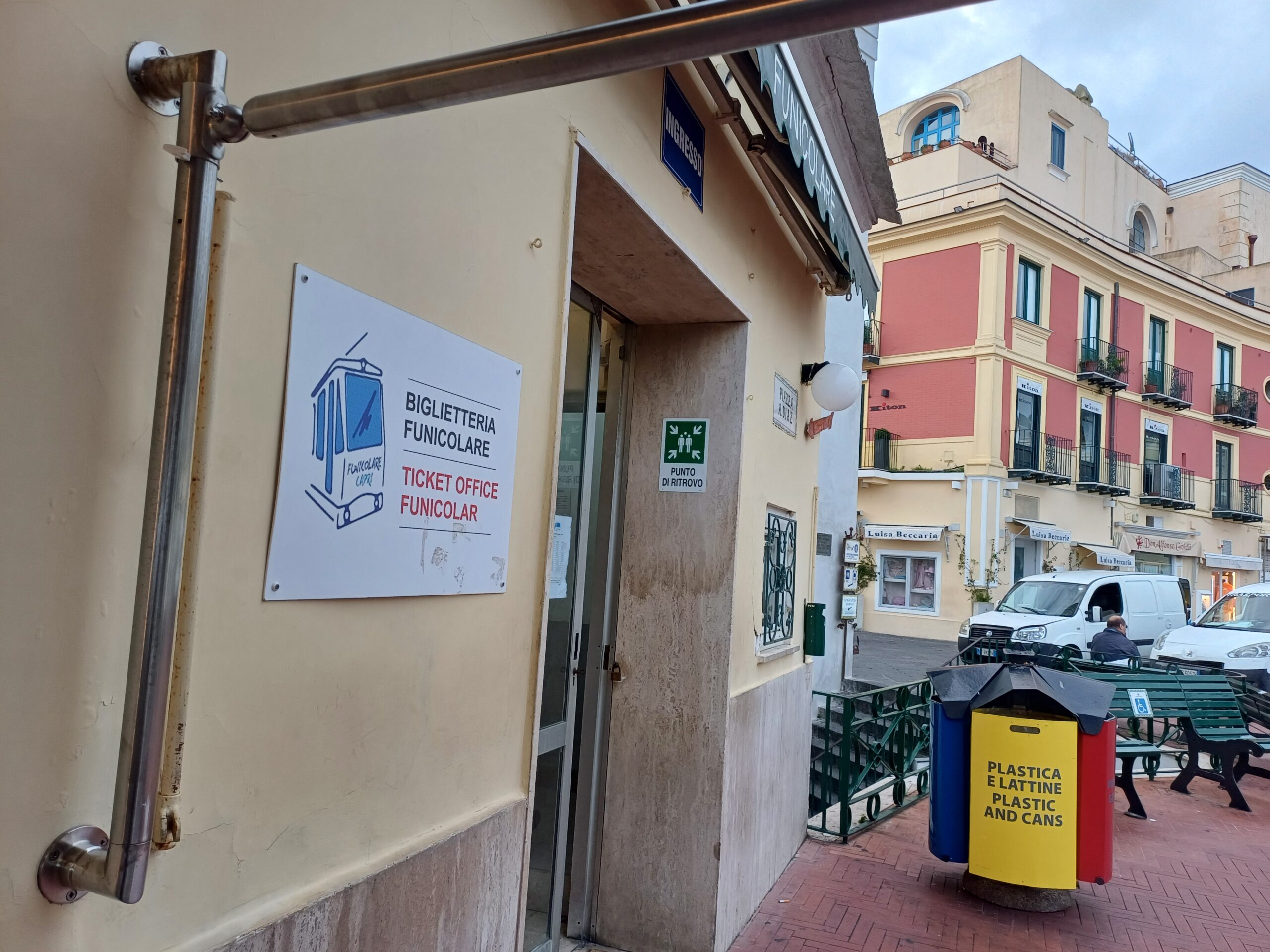 Nuovo stop alla funicolare di Capri: ancora disagi per gli utenti