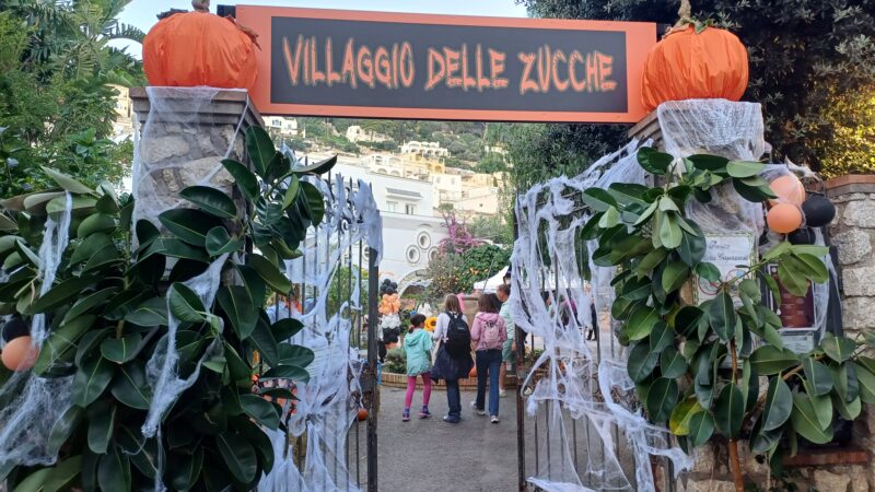 Inaugurato a Capri il “Villaggio delle zucche” in occasione della settimana di Halloween (photogallery)