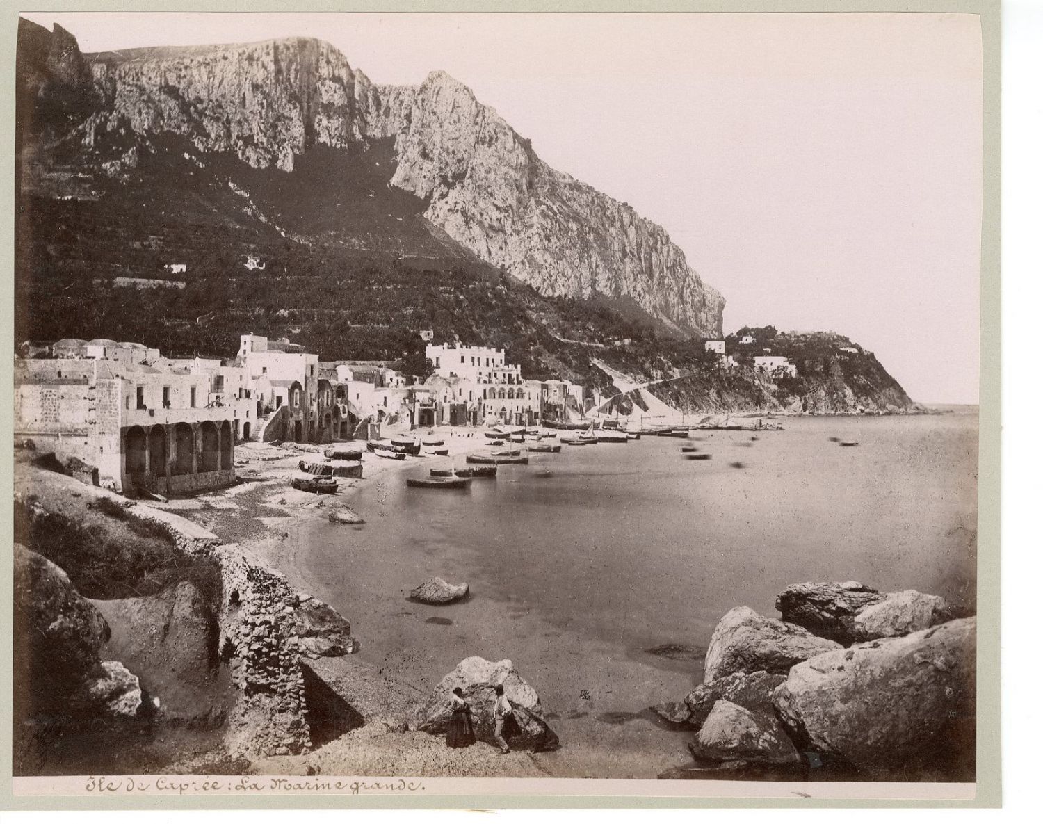 I segni di una frana sulla spiaggia di Marina Grande in una rara foto storica del 1875