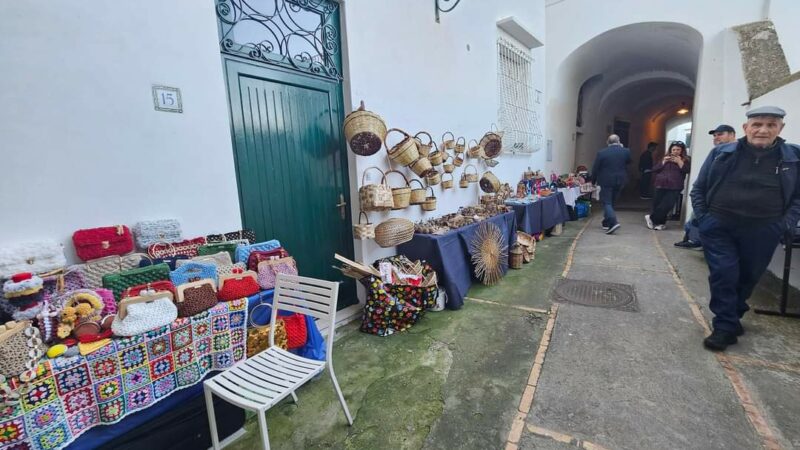 Viaggio tra gli artigiani in esposizione a Santa Teresa per la festa del borgo (Video)