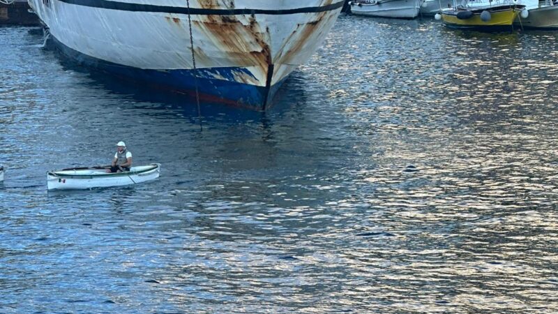 Incidente nel porto di Capri: nave Snav Virgo urta la banchina (photogallery)