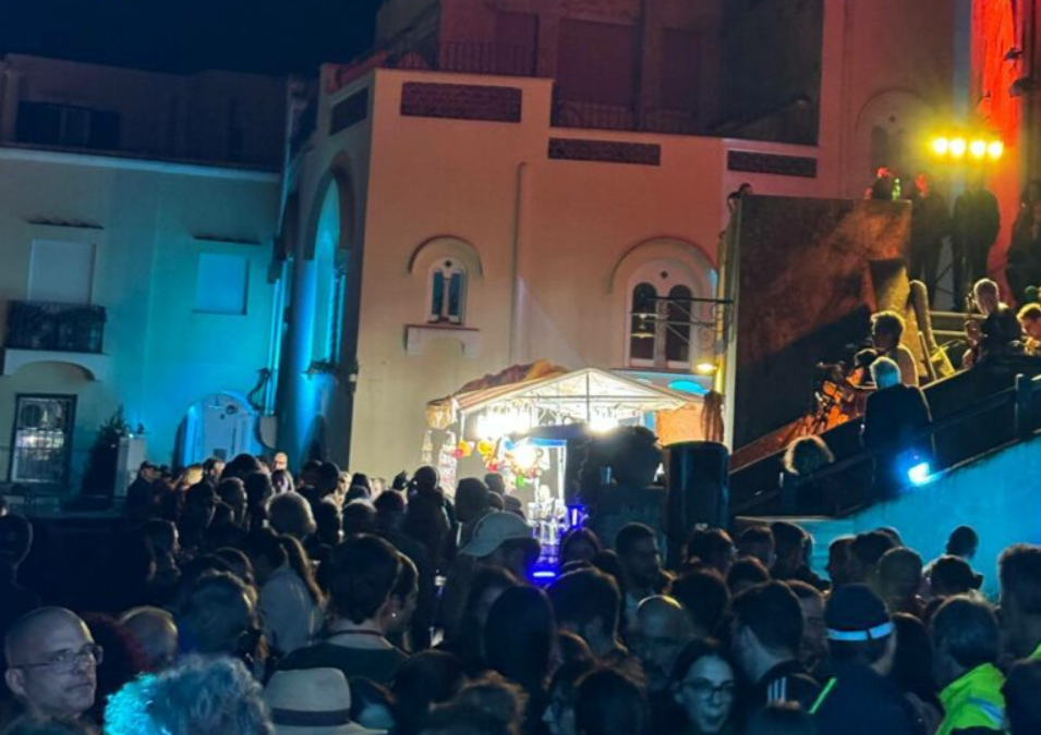 Pioggia di beneficenza alla festa al borgo di Santa Teresa. I conteggi dopo l’evento: raccolti 15mila euro per Capri Senza Barriere