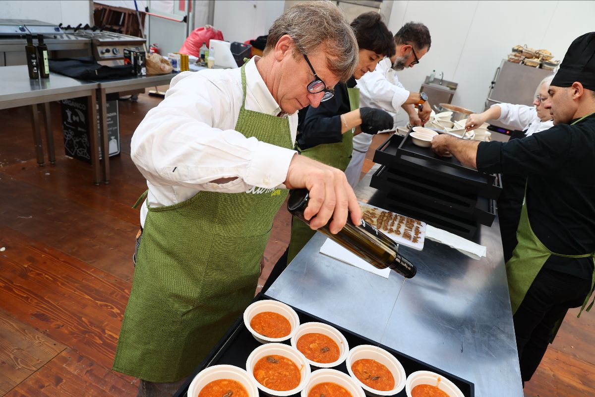 L’Oro di Capri ad Imola alla rassegna Baccanale ospite del convegno. Degustazione di pasta e cicerchie e torta caprese con olio evo preparati dallo chef del Columbus