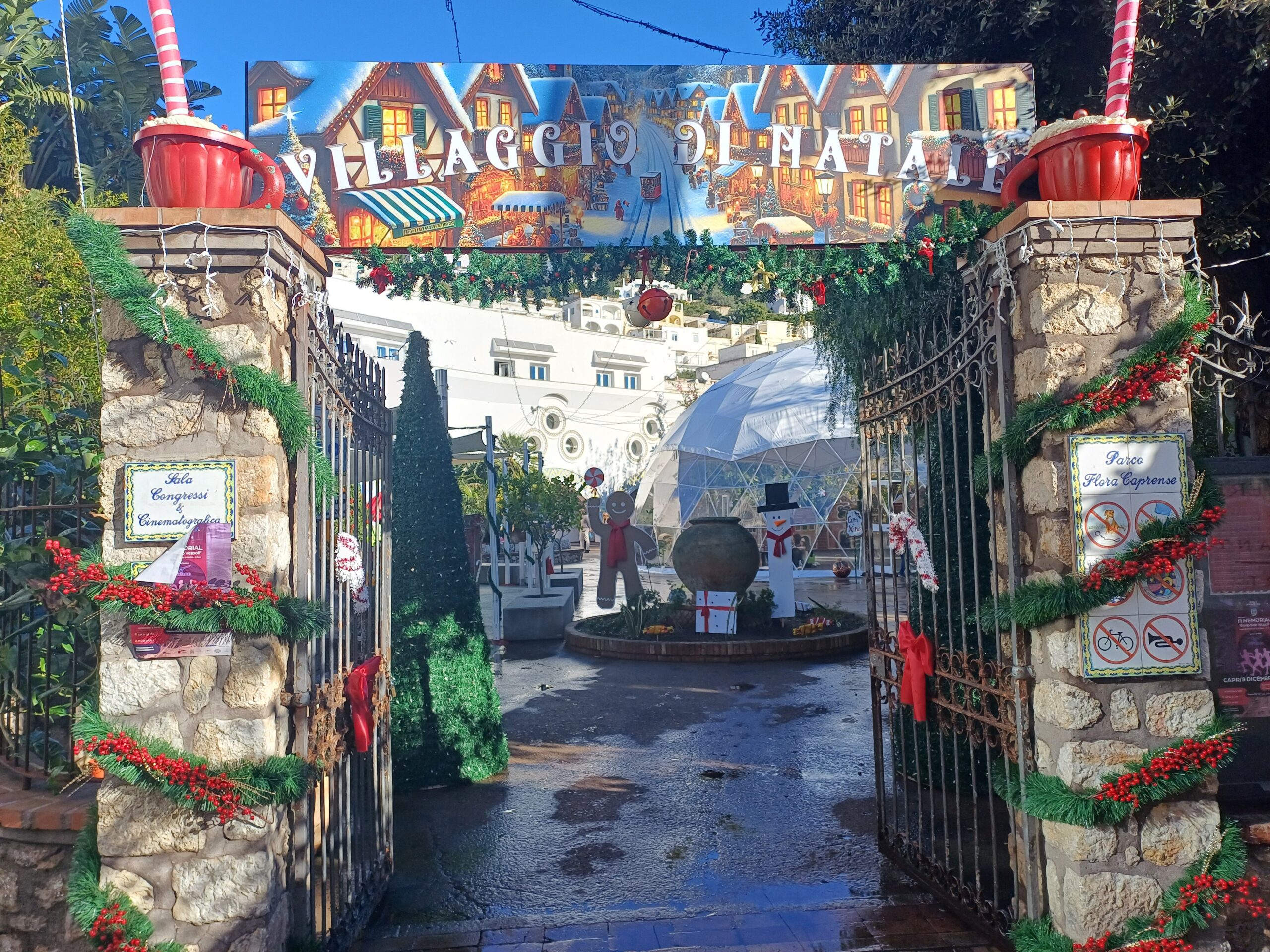 Il Natale la gioia per i bambini: aperto il villaggio allestito nei giardini della flora caprense (photogallery)