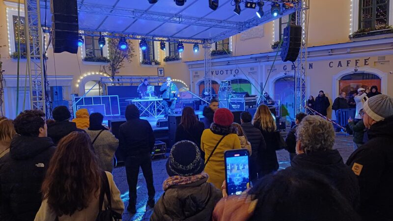 Nella Piazzetta di Capri l’esibizione di Ste (photogallery)