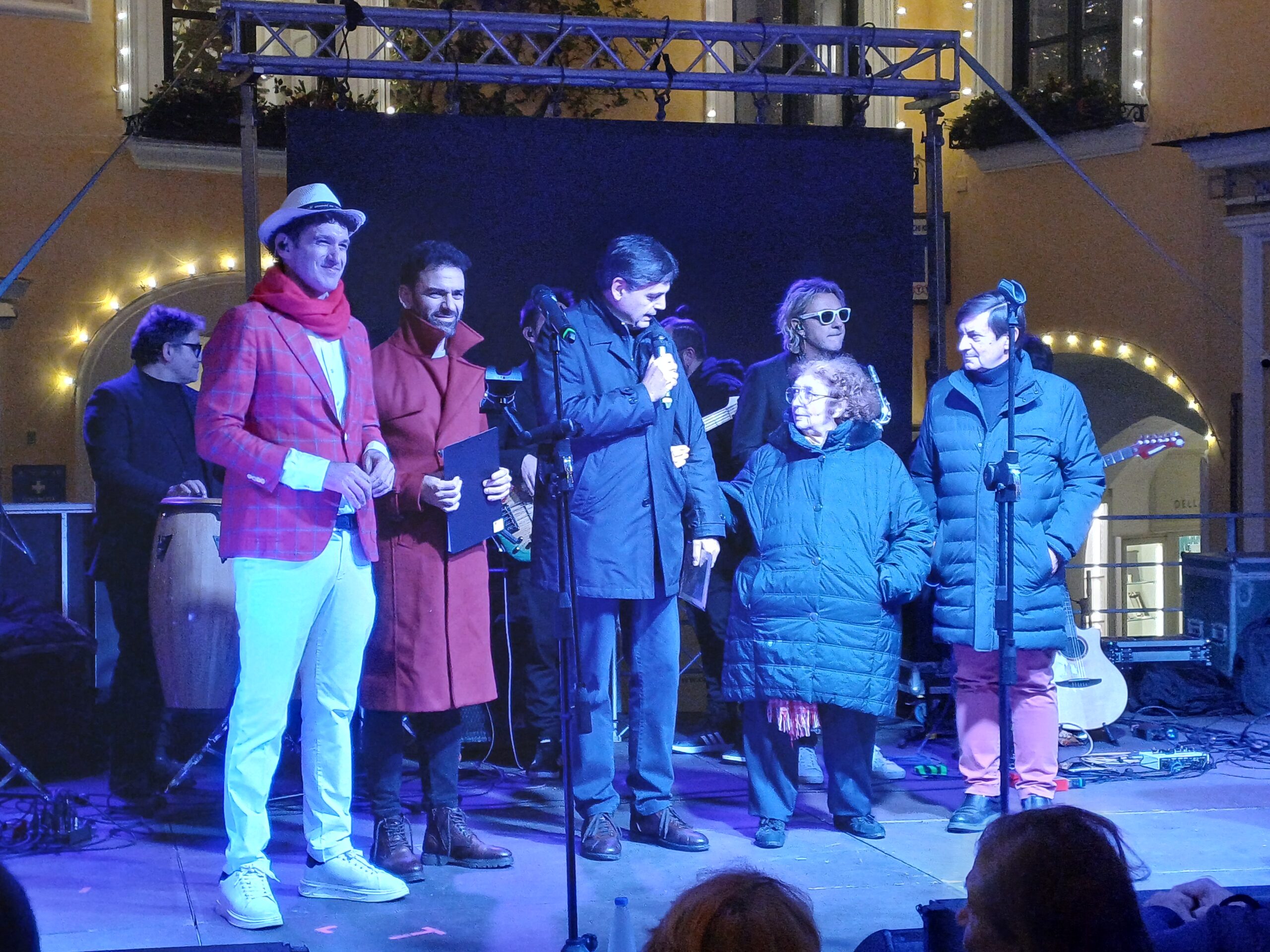 Quarant’anni fa il primo Capodanno in piazza a Capri da un’idea visionaria di Teodorico Boniello, una targa per ricordarlo