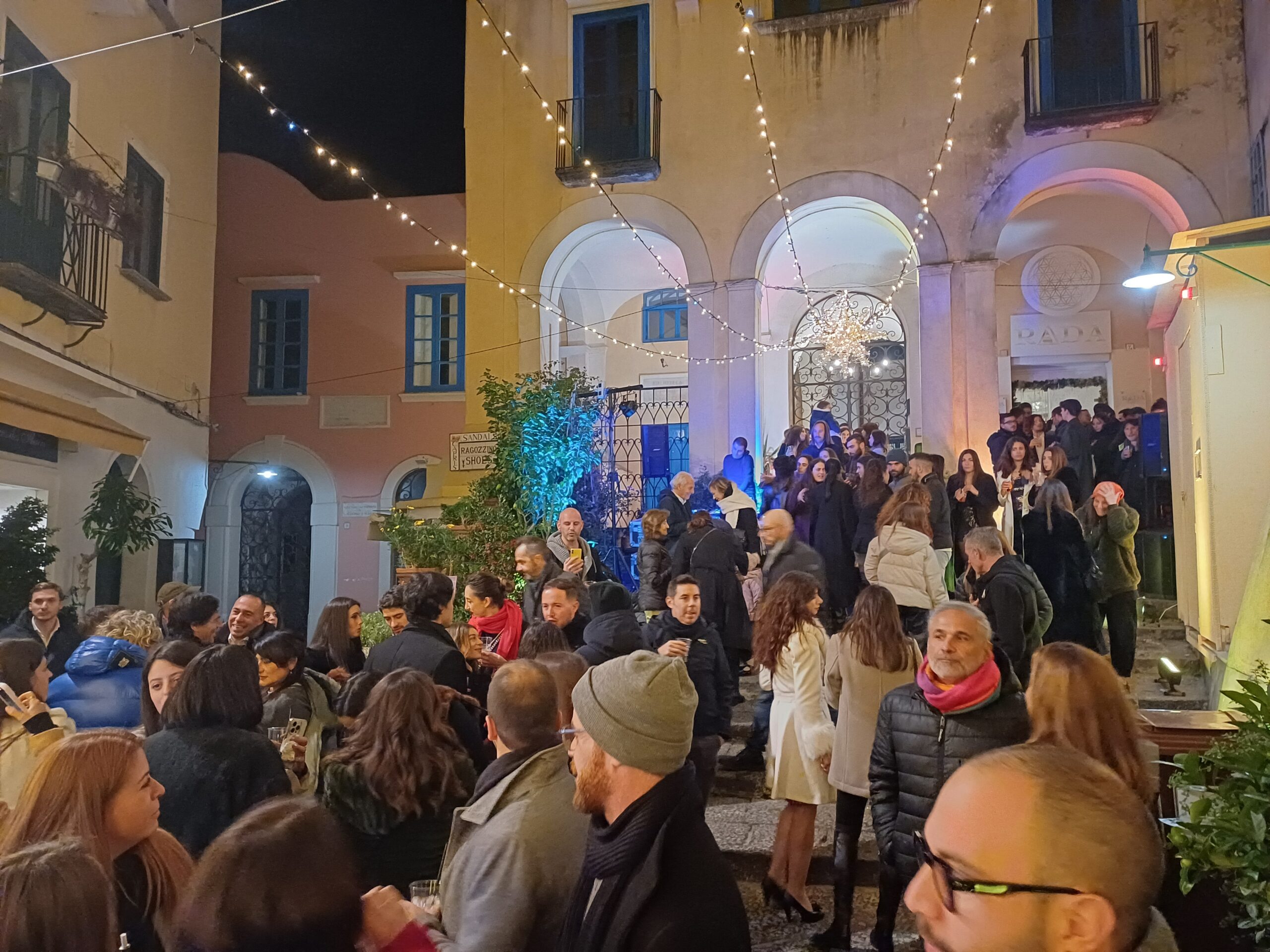 Dj set con Luigi e Frida e aperitivo a piazzetta Cerio