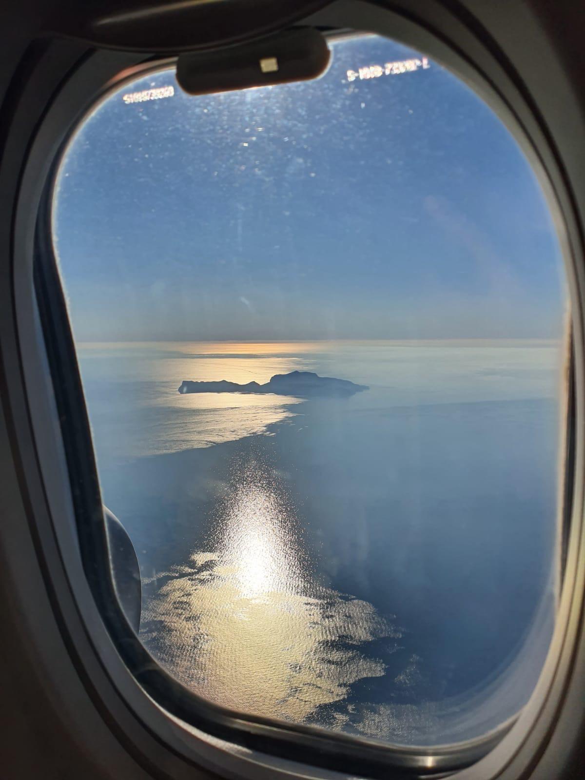 Curiosità: l’isola di Capri dall’oblò di un aereo proveniente da Dubai