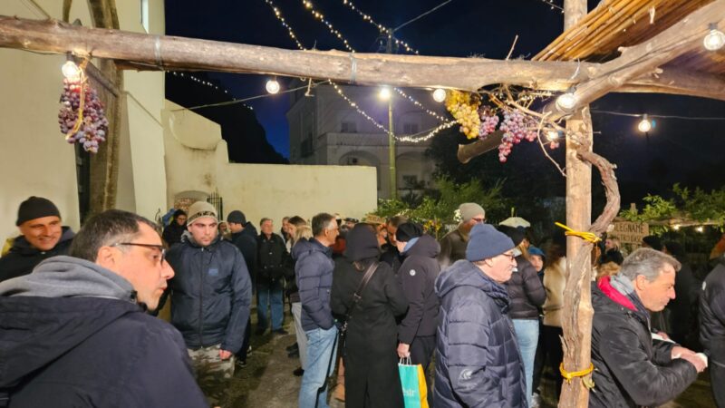 La magia e la tradizione del presepe vivente a Capri nella parrocchia di Marina Grande (video)