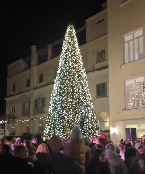 Natale: l’accensione delle luminarie ad Anacapri (video)