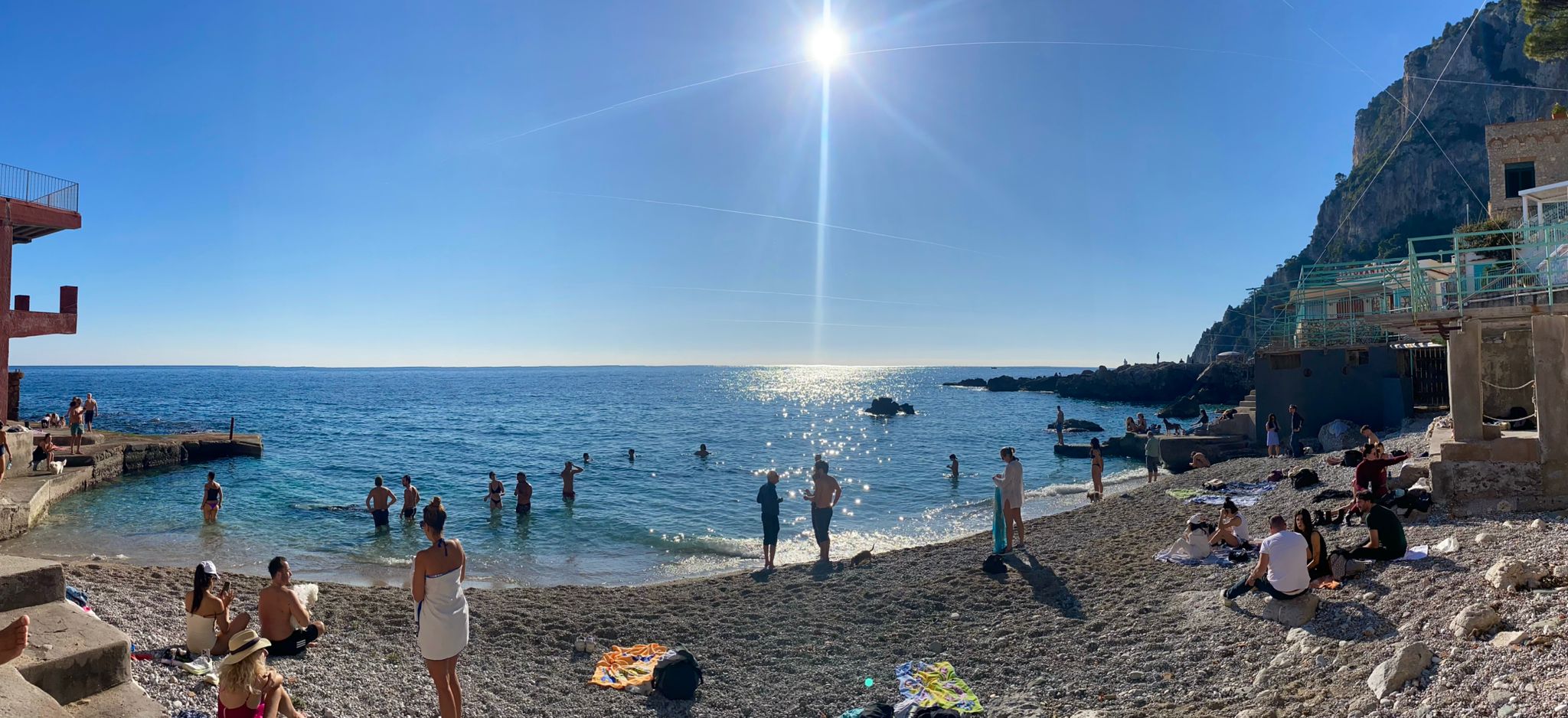 A mare e in spiaggia a Capri anche in inverno: Marina Piccola si presenta così (photogallery)