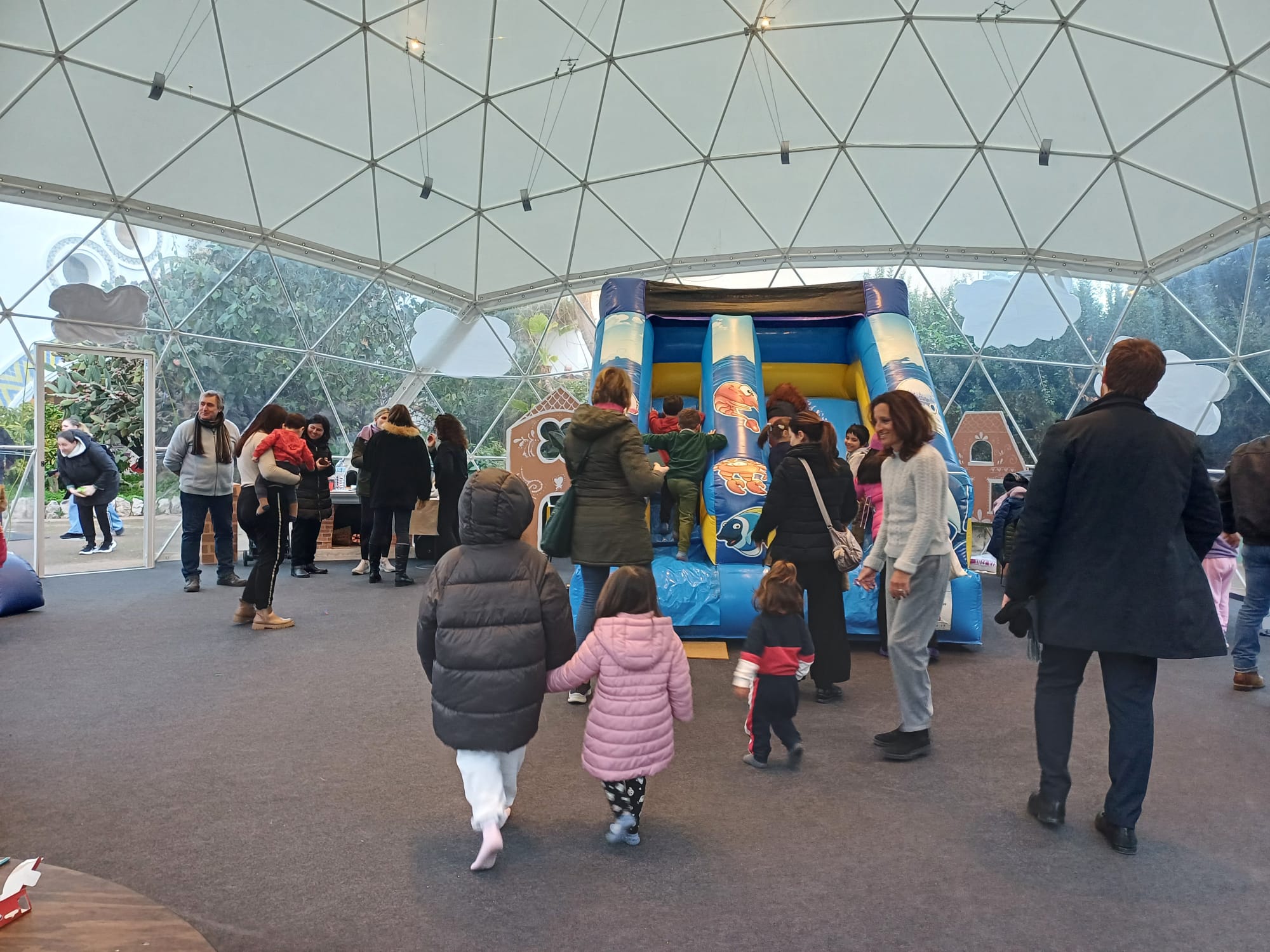 Tornano i gonfiabili per i bambini ai giardini della flora caprense