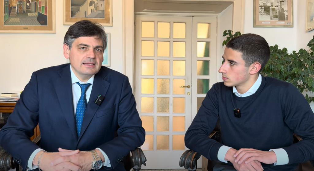 Il sindaco di Capri: “Aiutare i giovani a trovare la propria strada” (Intervista)