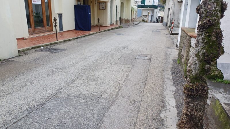 Lavori di rifacimento della sede stradale in via Caprile ad Anacapri: nuove regole della circolazione, spostato capolinea bus