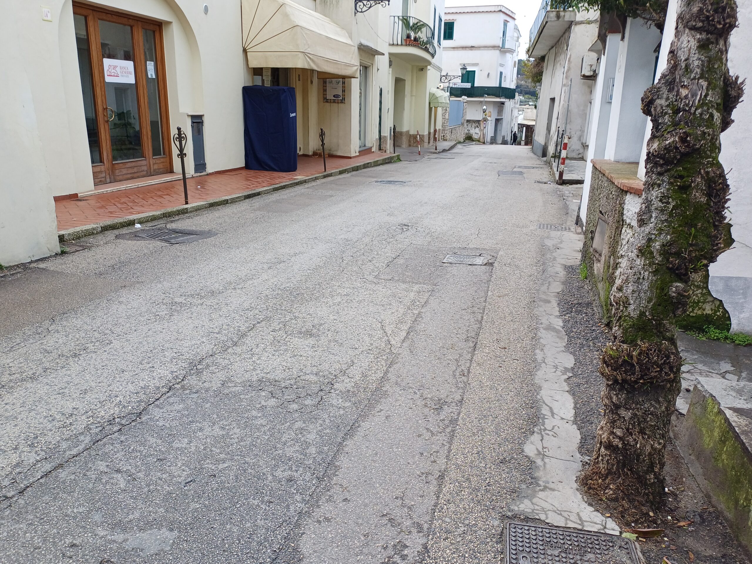 Lavori di rifacimento della sede stradale in via Caprile ad Anacapri: nuove regole della circolazione, spostato capolinea bus