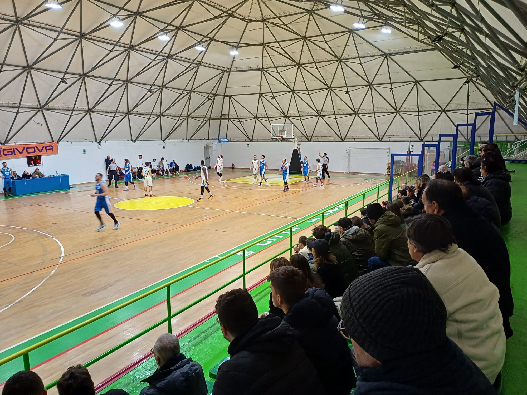 Impianti sportivi: affidati lavori di manutenzione e riqualificazione della tendostruttura San Costanzo di Capri