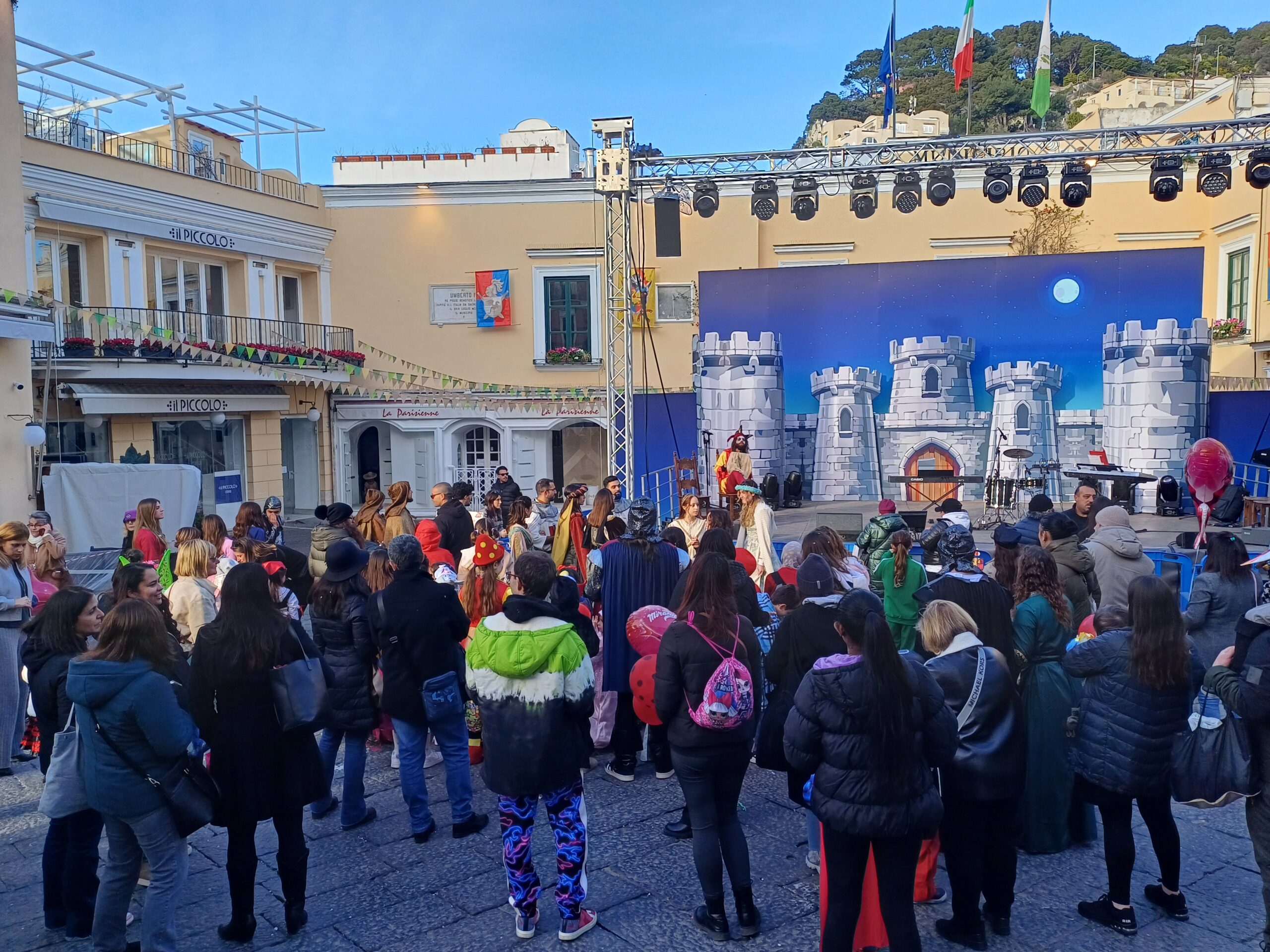 Entra nel vivo il Carnevalissimo 2025 a Capri “The Kingdom” (photogallery)