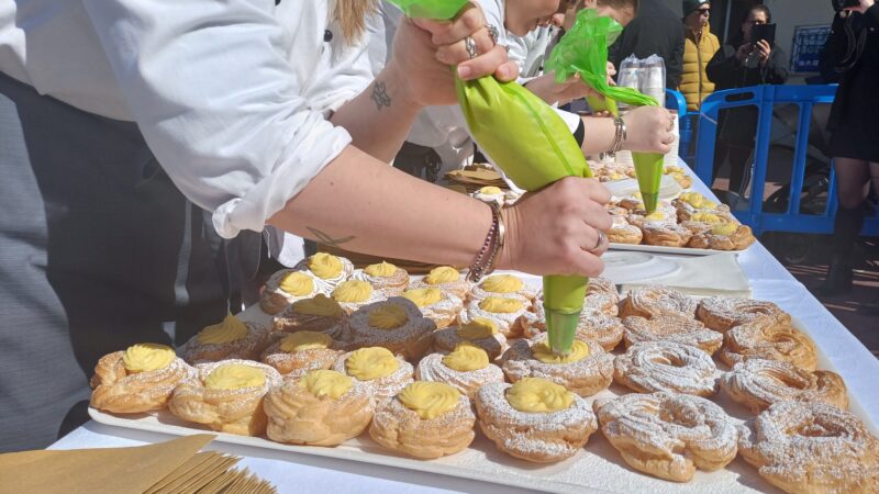 Tradizionale zeppolata di San Giuseppe nella Piazzetta di Capri (photogallery)