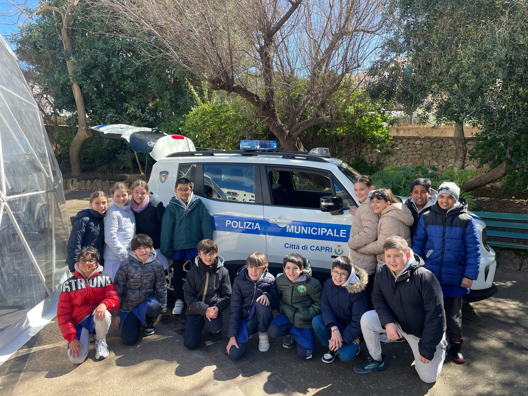 Terminato il progetto di educazione stradale della Polizia Municipale di Capri, cerimonia con il sindaco Falco che ha consegnato agli studenti la patente del buon pedone (photogallery)